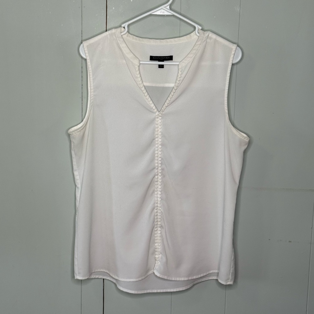 ⭐️3/$25⭐️ Banana Republic Sleeveless Blouse